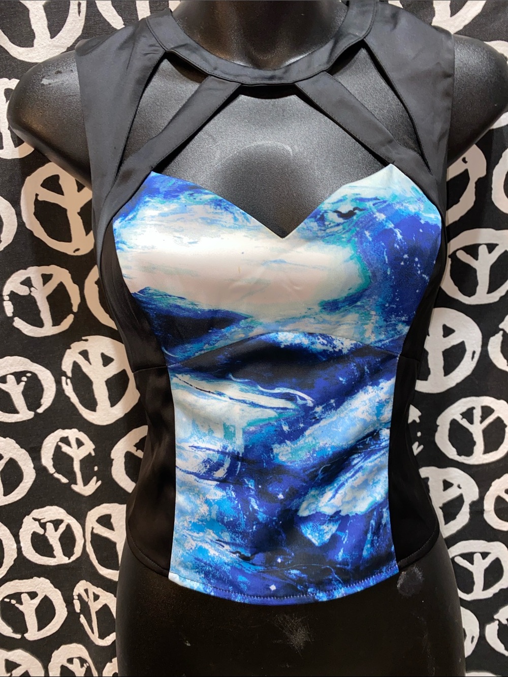 BEBE BLACK/BLUE/WHITE  SLEEVELESS TANK REAR ZIP SZ XS